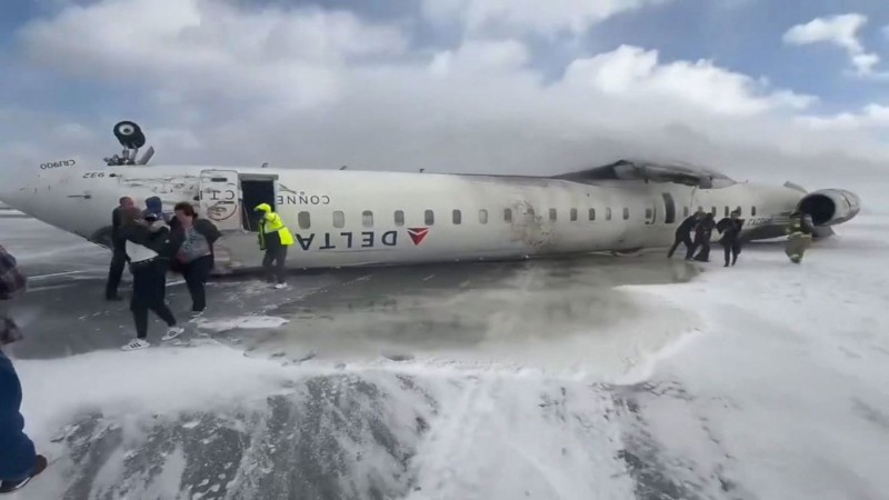 Impactante accidente areo en Canad: un avin qued dado vuelta tras el aterrizaje