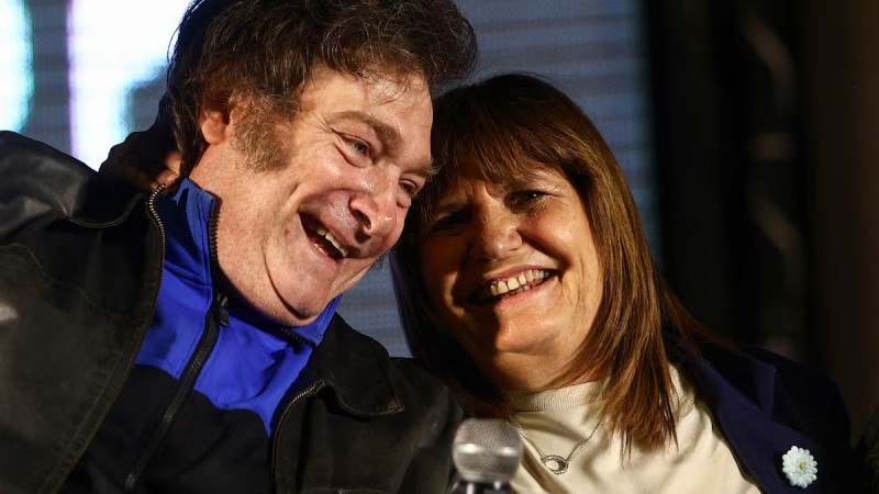 Milei defendi a Bullrich: "los buenos son los de azul"