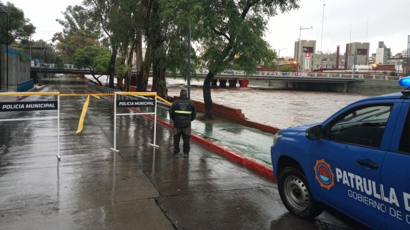 La avenida Costanera en Crdoba seguir cortada por las inundaciones: hasta cundo persiste el corte?