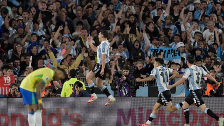 Clasificación, goleada y baile para la Selección Argentina ante una pobre Brasil