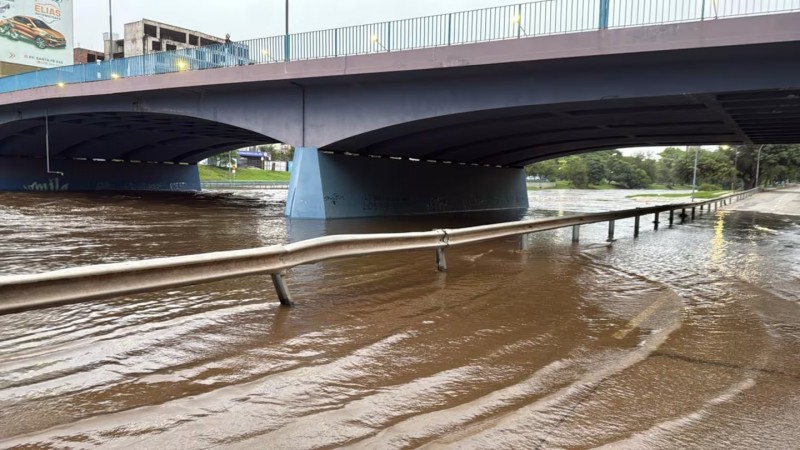 Córdoba: cierre de la Costanera por crecida del Suquía y pronóstico de lluvias