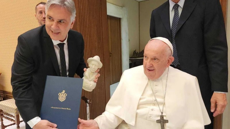 Llaryora y Passerini expresaron su pesar por la muerte del Papa Francisco
