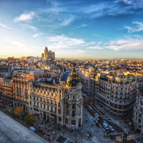 ¿Cuánto sale un pasaje a España y la fecha más barata para viajar en 2025?