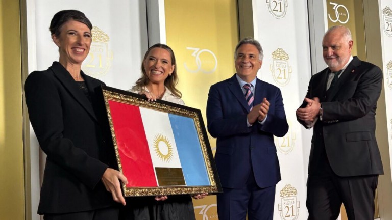 El gobernador Llaryora participó del 30° aniversario de la Universidad Siglo 21