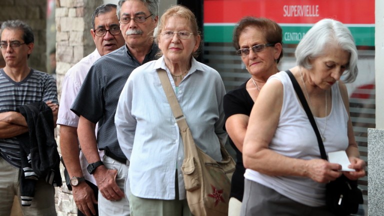 Gobierno de Córdoba comienza con los pagos a jubilados y comienzo del cronograma para activos 