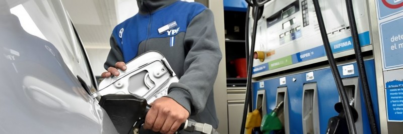 Tras la baja del combustible en YPF, las petroleras de todo el país se sumaron a la medida