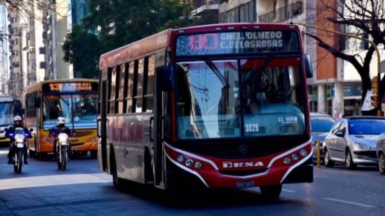 UTA cumple el paro en su totalidad: sin circulación de colectivos en Capital