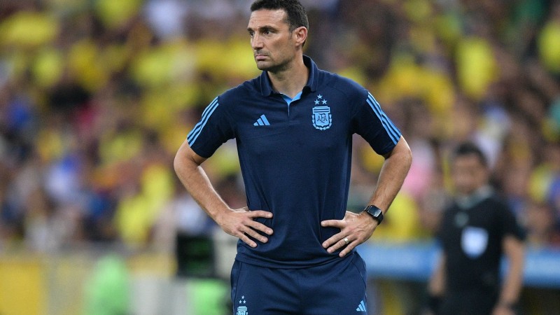 Lionel Scaloni revela su top 3 de jugadores actuales y omite a Messi