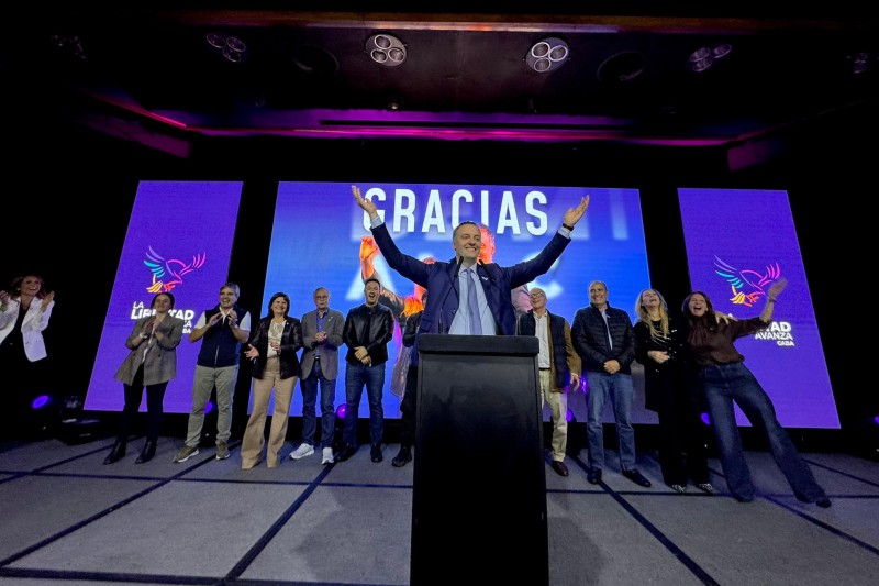 El eufórico festejo de Javier Milei y Manuel Adorni tras imponerse en las elecciones legislativas