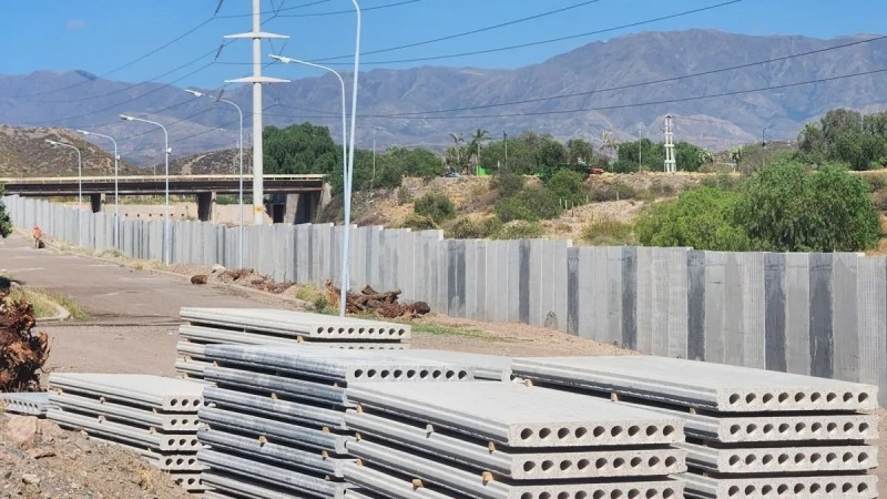 La UNCuyo retom la construccin del muro