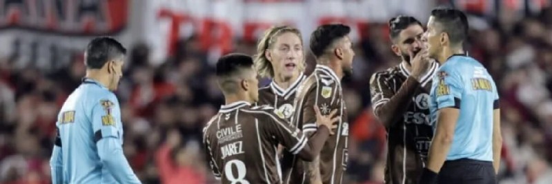 La frase del árbitro que hizo explotar a los jugadores de Platense
