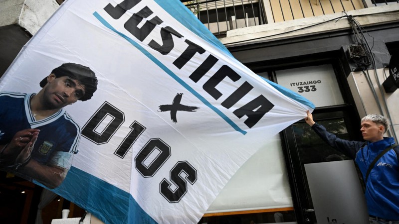 Juicio por la muerte de Diego Maradona: este jueves se define si sigue o se suspende