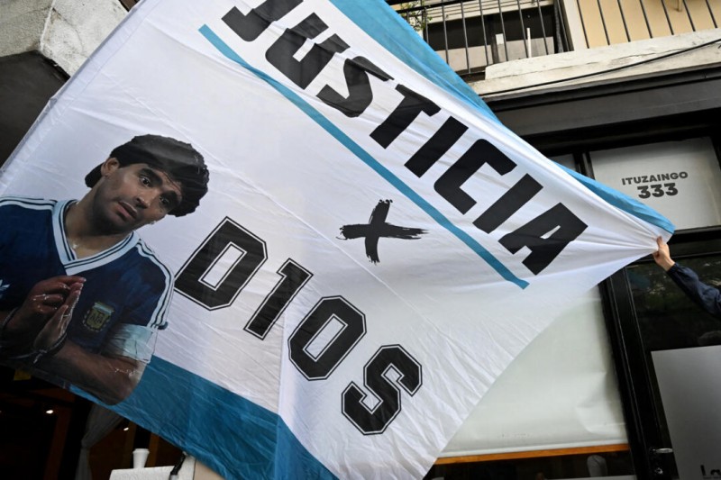 Juicio por la muerte de Diego Maradona: este jueves se define si sigue o se suspende