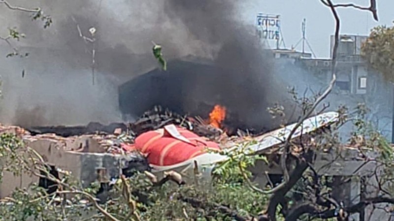 Tragedia area: un avin de Air India se estrell con 242 pasajeros a bordo
