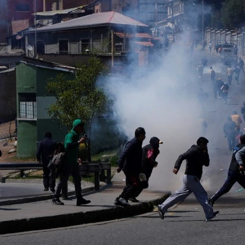 Bolivia al borde del abismo: 5 muertos, explosiones y bloqueos de rutas