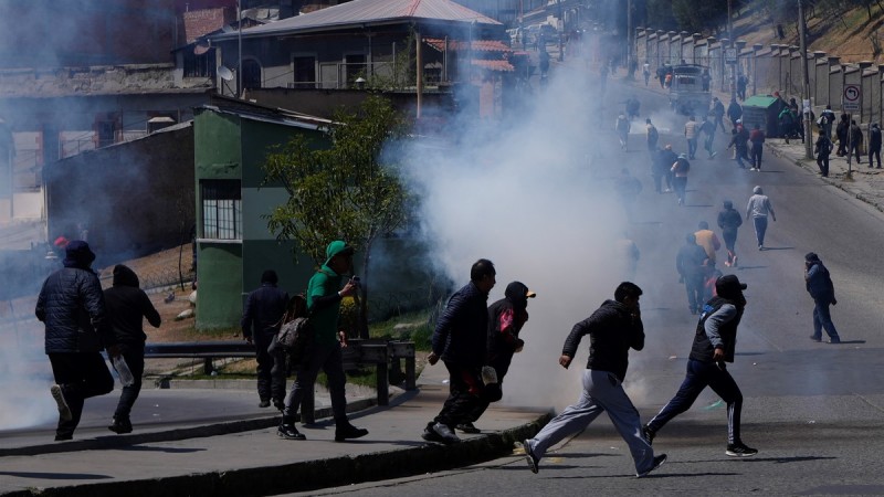 Bolivia al borde del abismo: 5 muertos, explosiones y bloqueos de rutas