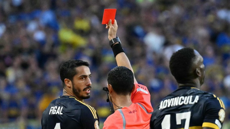 Las inslitas sanciones a Figal y Herrera tras sus expulsiones en Boca-Benfica