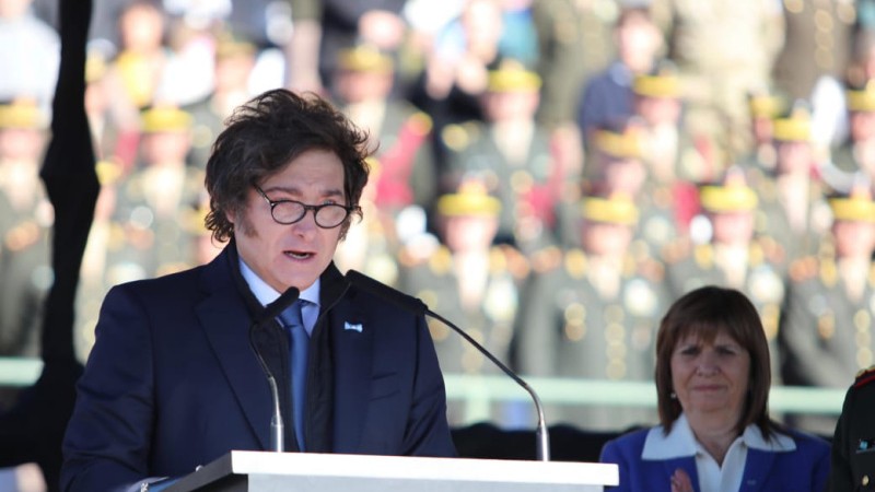 Javier Milei: si a los militares, no a Cristina