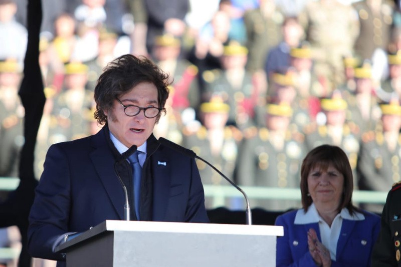 Javier Milei: si a los militares, no a Cristina