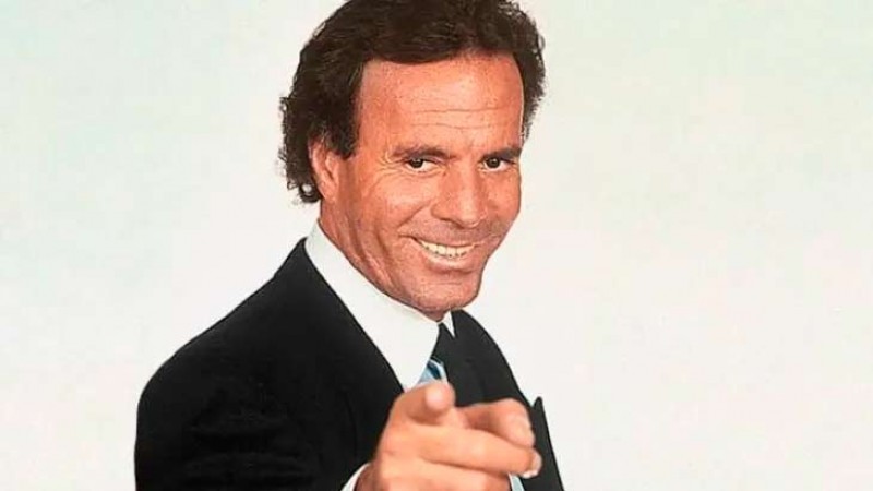 De donde sali el meme de Julio Iglesias?: comienza julio y con l los chistes