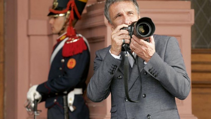 Quin es Vctor Bugge, el fotgrafo en el que est inspirado Olegario Salas en la serie Menem