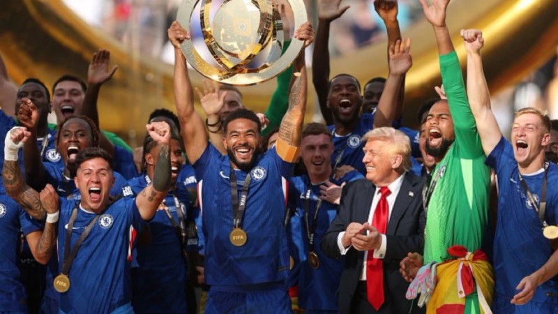 Donald Trump se rob una medalla de campen del Mundial de Clubes