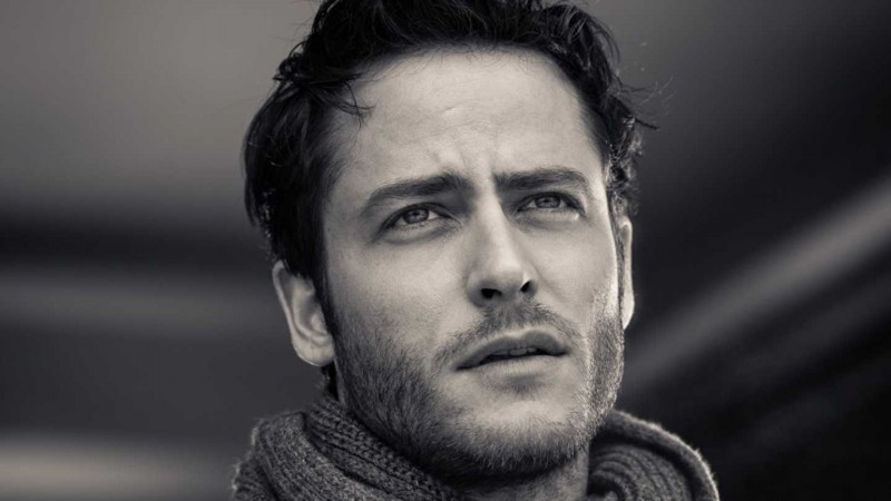 Quin es Michael Aloni, el actor de "AMIA, la serie": su historia de vida