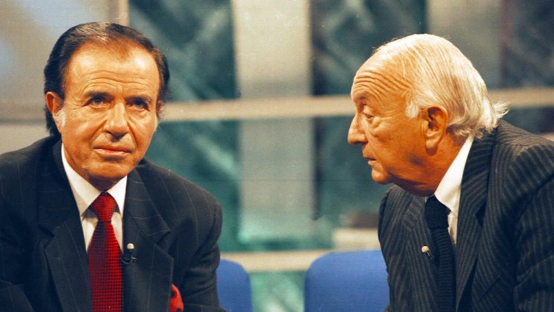 Quin hace de Bernardo Neustadt en la serie de Menem?