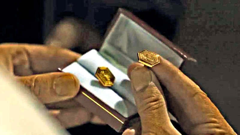 "La traicin se paga con sangre": la verdad de los anillos que aparecen en la serie Menem