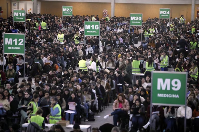 Manuel Adorni explicó el mecanismo de reexamen para postulantes a residencias médicas
