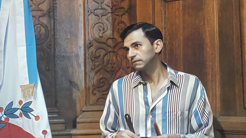 La verdad sobre la "muerte" del peluquero de Carlos Menem, que mencionan en la serie de Prime Video