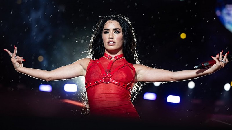 Lali har brillar el Arena Maip