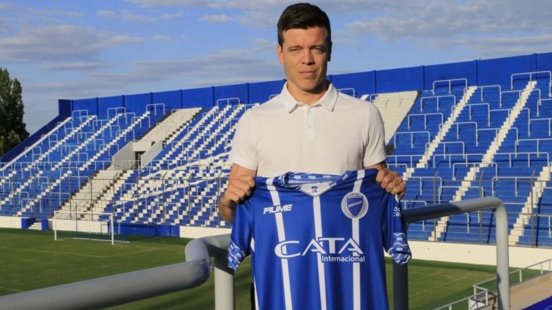 Esteban Solari, con un pie afuera de Godoy Cruz: silbado por los hinchas y reunin con la dirigencia