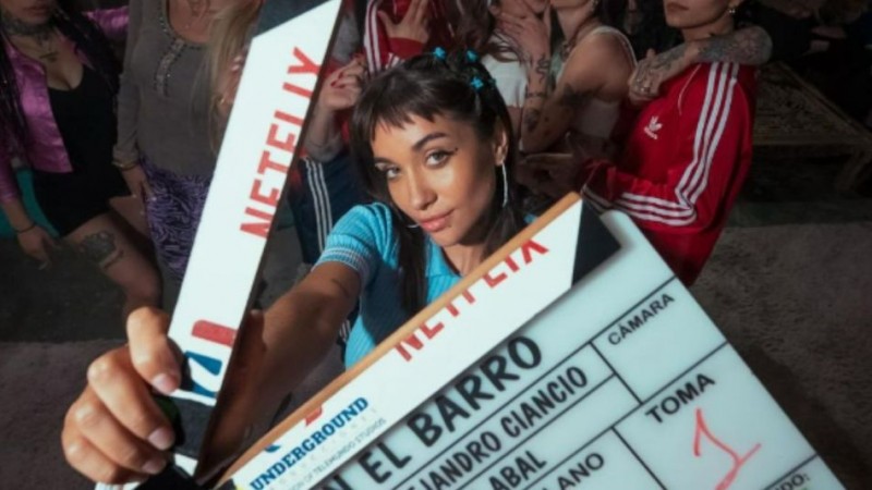 Cmo se llama la cancin de "En el barro" interpretada por Mara Becerra?