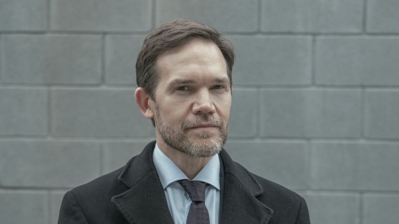 Quin es el gobernador en la serie "En el barro": interpretado por Juan Gil Navarro