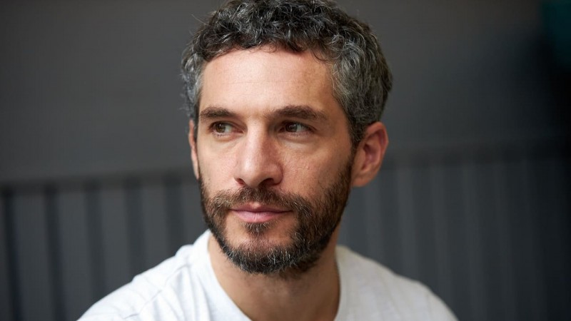 Quin es El Cuervo en la serie "En el barro": conoc al personaje de Michel Noher