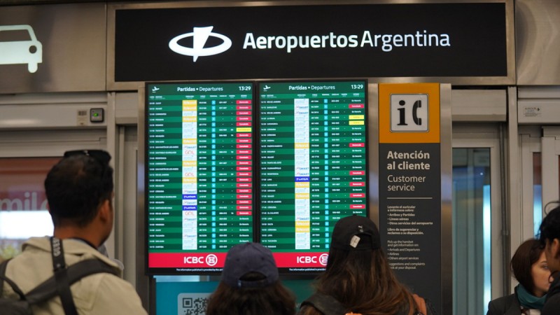 Paro de controladores areos: cada vez ms vuelos demorados y cancelados en todo el pas