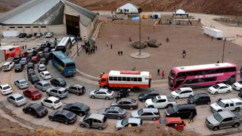 Tour de compras: suspenden viajes a Chile por temor a "venganza"