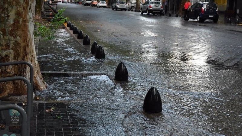 Mendoza bajo alerta naranja: lluvias, vientos y descenso de la temperatura en lo que se viene