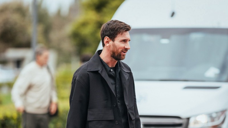 Lionel Messi lleg al predio con su nombre para sumarse a la Seleccin en miras de la fecha FIFA
