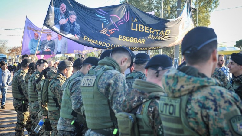 Disturbios y peleas en las afueras del acto de Milei en Moreno