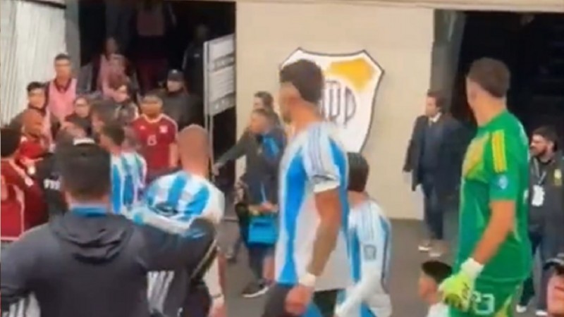 Lionel Messi casi a las trompadas con Toms Rincn en el entretiempo de Argentina-Venezuela: el porqu y las imgenes