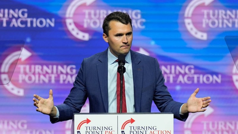 Impactante asesinato del activista conservador estadounidense Charlie Kirk con un disparo en el cuello