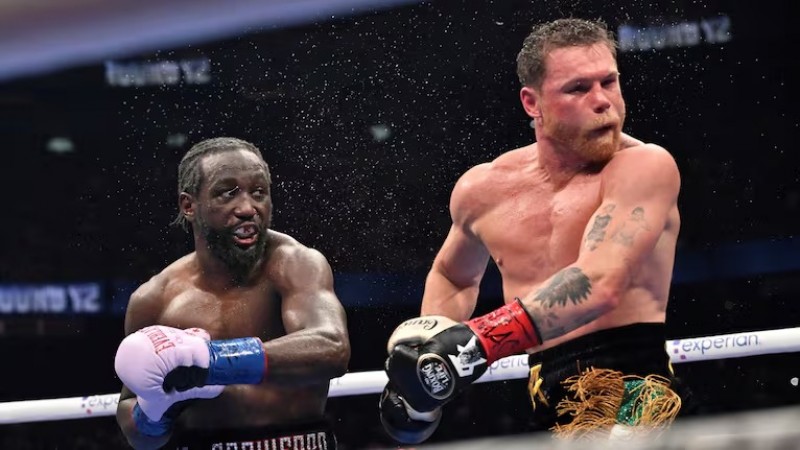 Crawford venci a Canelo e hizo historia en Las Vegas
