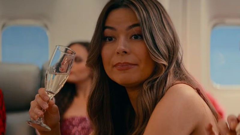 La verdad sobre Miranda Cosgrove en El Otro Pars: su personaje, carrera y el misterio detrs de la comedia de Netflix