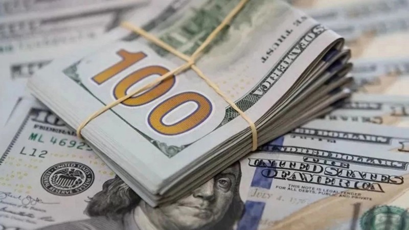 Baja el dlar, el Riesgo Pas y suben las acciones