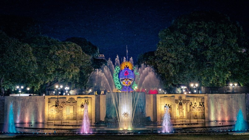 Mendoza recibe la primavera en la plaza Independencia