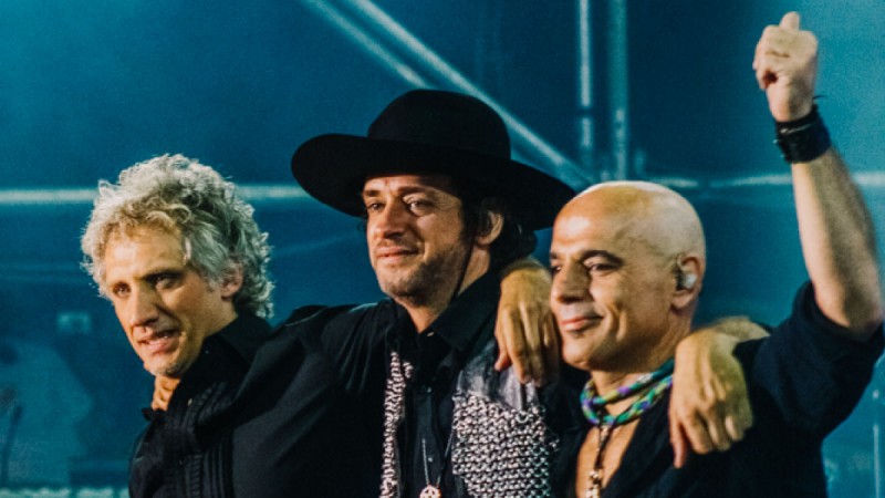 Vuelve Soda Stereo con un Gustavo Cerati virtual: Charly Alberti y Zeta Bosio tacarn en vivo
