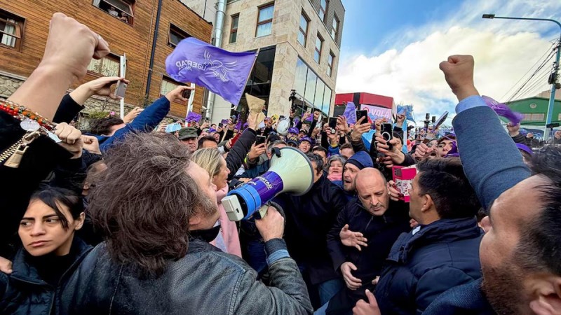 Javier Milei tuvo que suspender su acto en Ushuaia por incidentes: cmo sigue su agenda