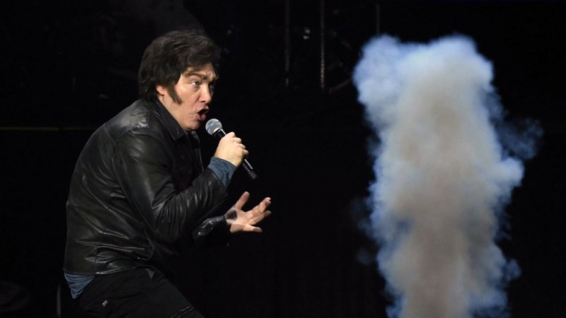 Javier Milei relanz su campaa con show de rock y guios a su ncleo ms duro